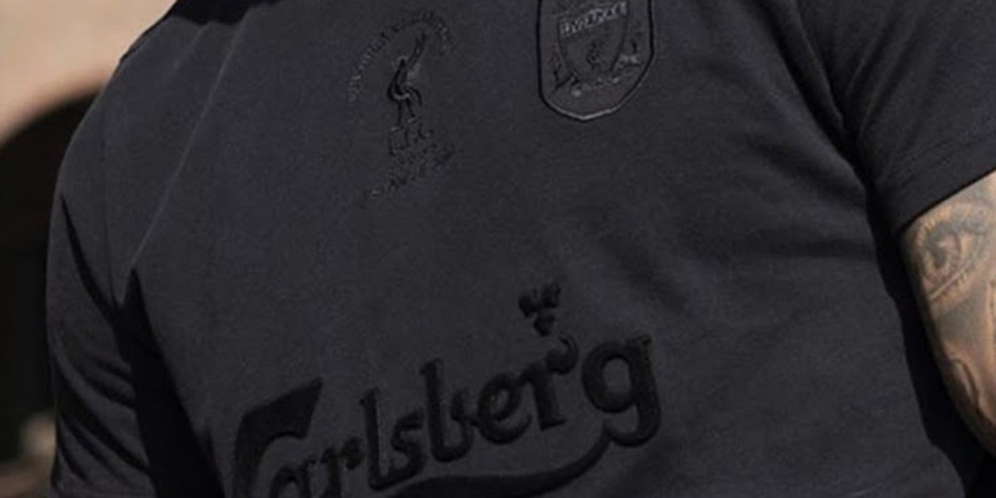 Liverpool Rilis Kit Retro Bersejarah Blackout!